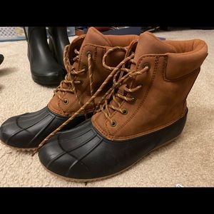 Universal thread winter/rain boots